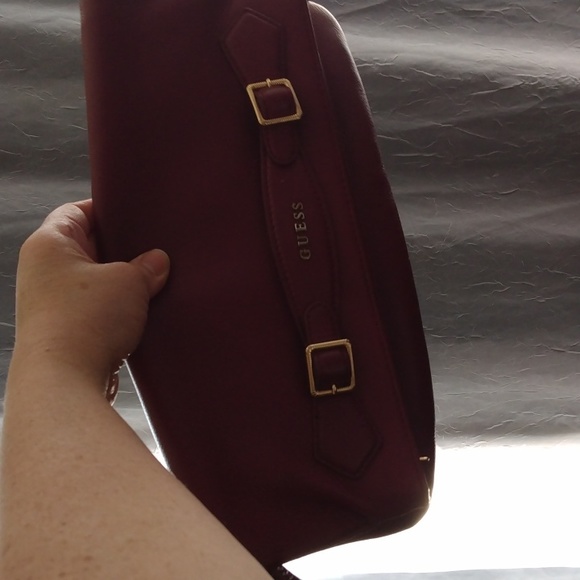 Guess women's deep burgundy wristlet bag - Picture 4 of 17